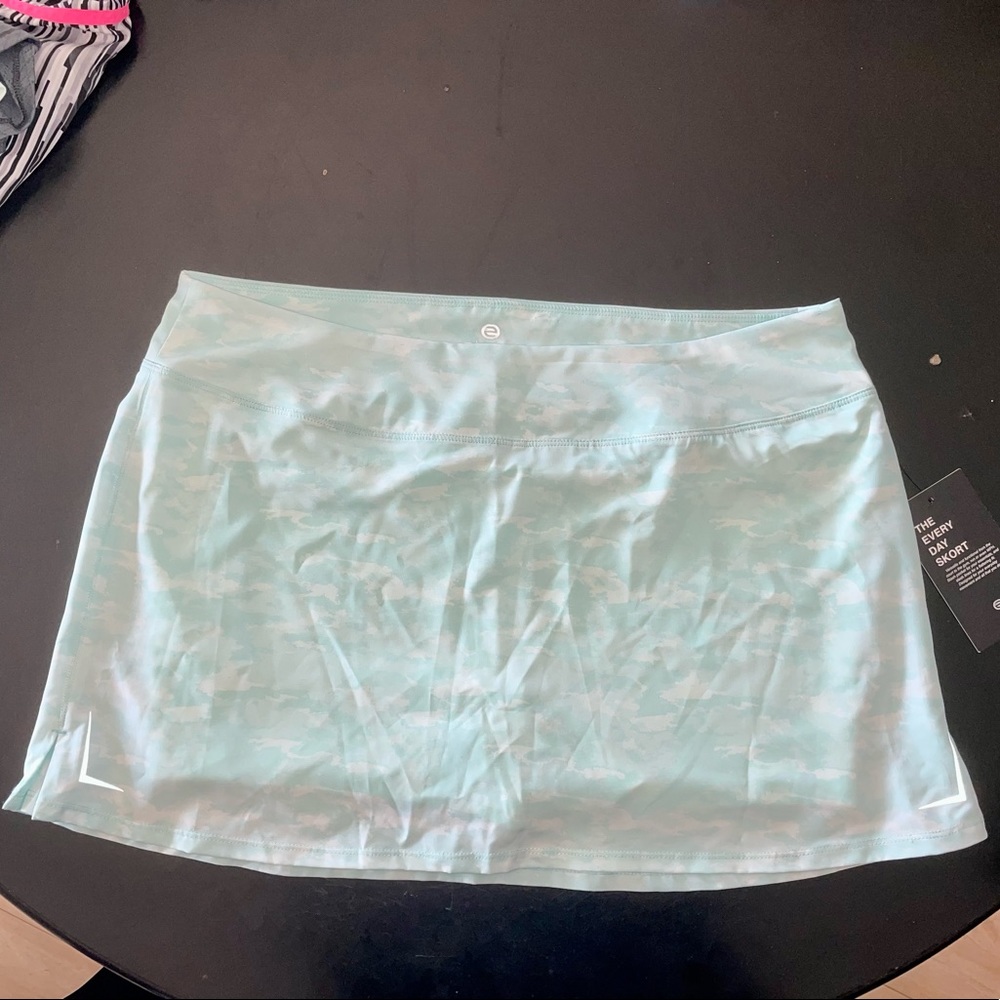 Ectonic Active Side Pleat Skort color(soothing sea camo) Women’s size Large NWT